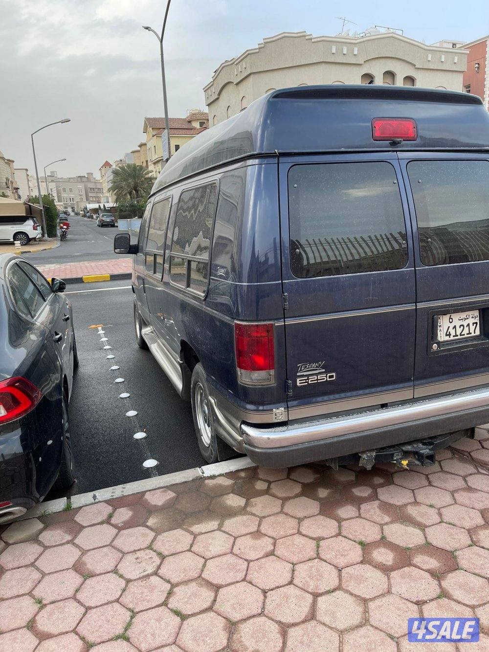 للبيع فان فورد وارد امريكا 2004 ماشي 115 ميل شرط الفحص قير مكينه شاصي3