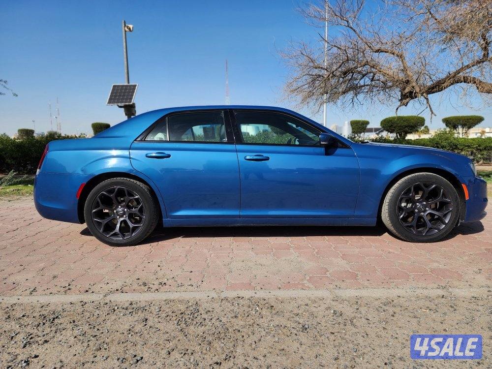 كرايسلر 300 S موديل 2021 عداد 124 ألف سرفس منتظم شرط الفحص3