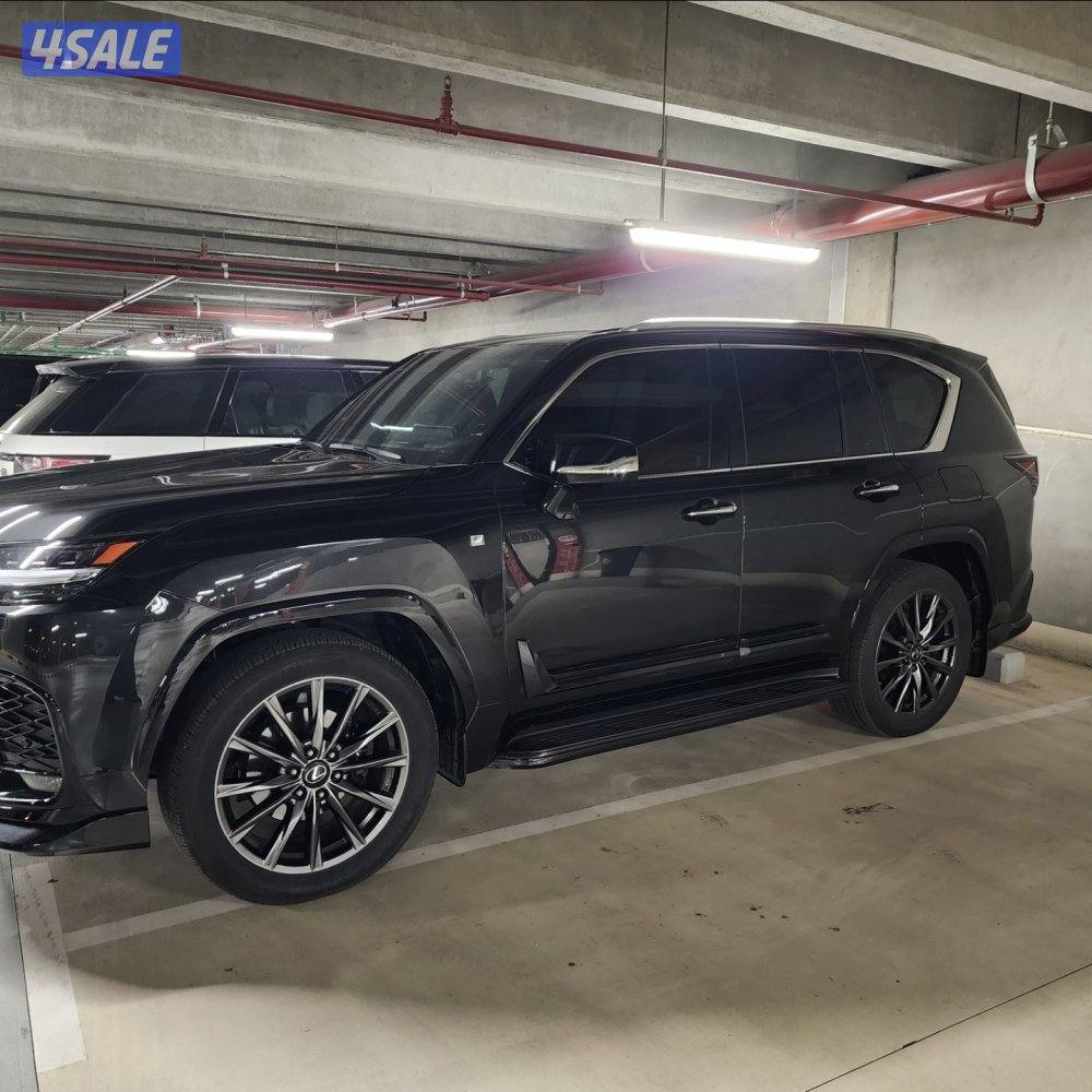 LX 600 F.SPORT Black0