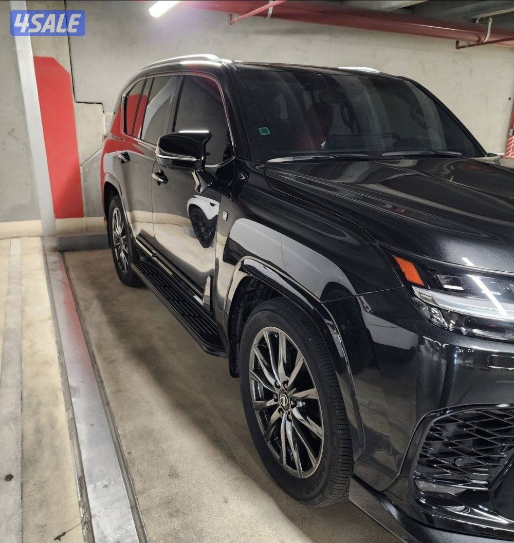 LX 600 F.SPORT Black2