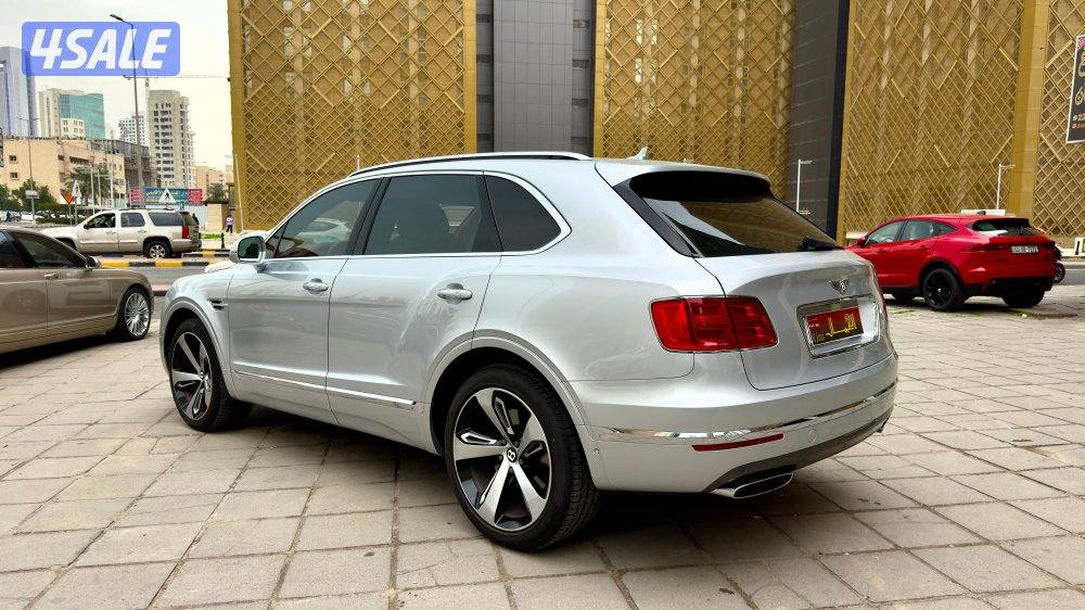 بنتلي بنتايجا V,12/ موديل 2017/ عداد 96 ألف/ فل أبشن5