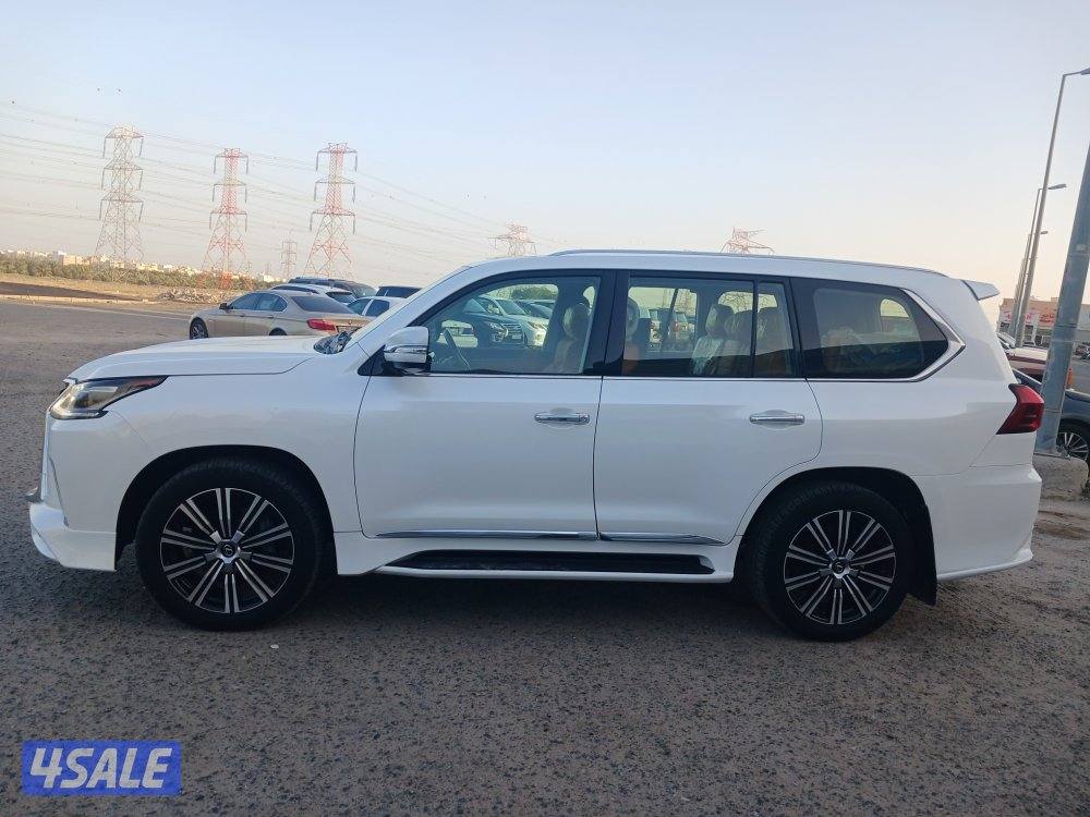 جيب لكزس LX570 موديل 2017 الدرجة الاولي2