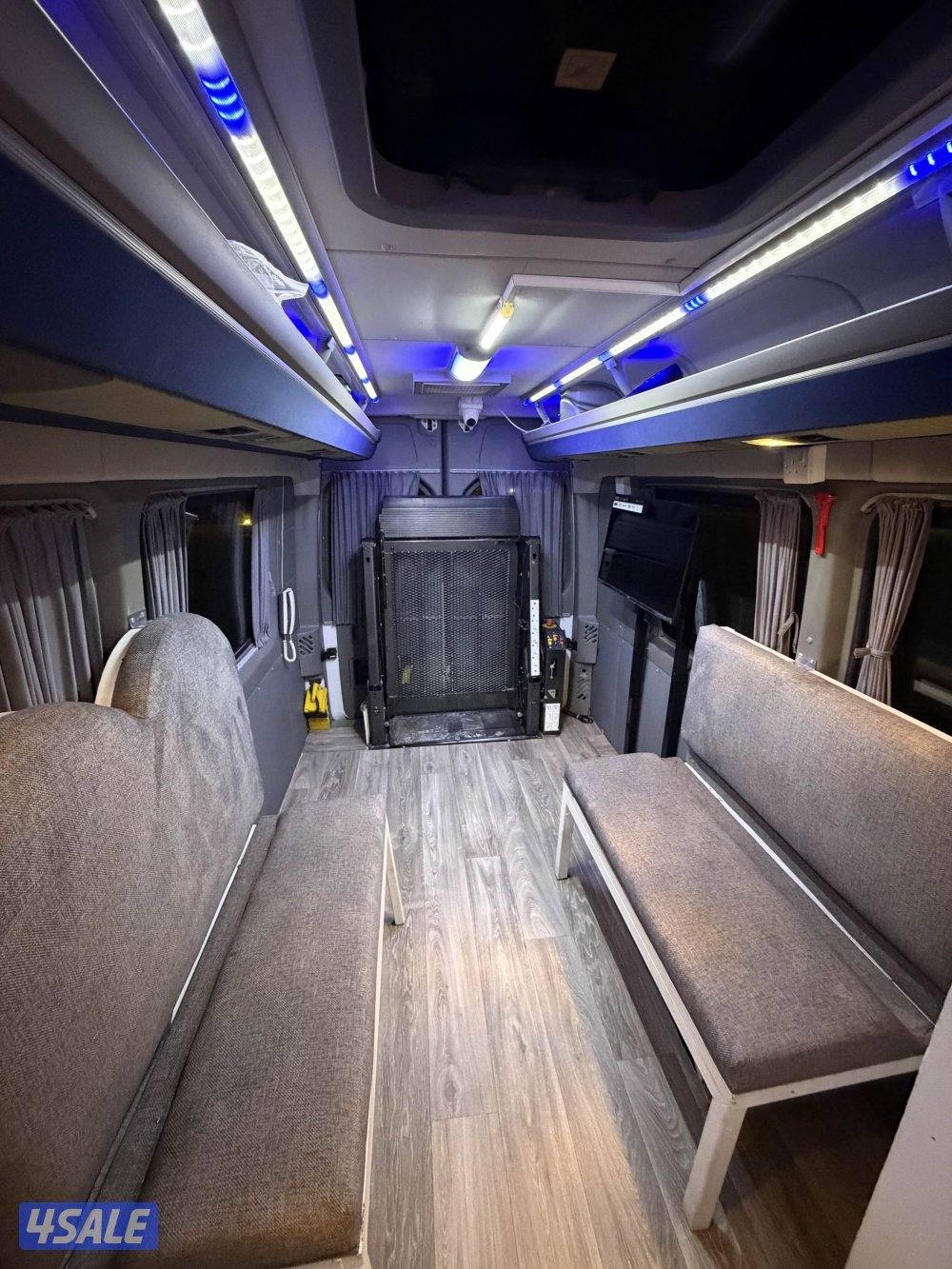 للبيع باص مرسيدس 2017 بحالة الوكالة4