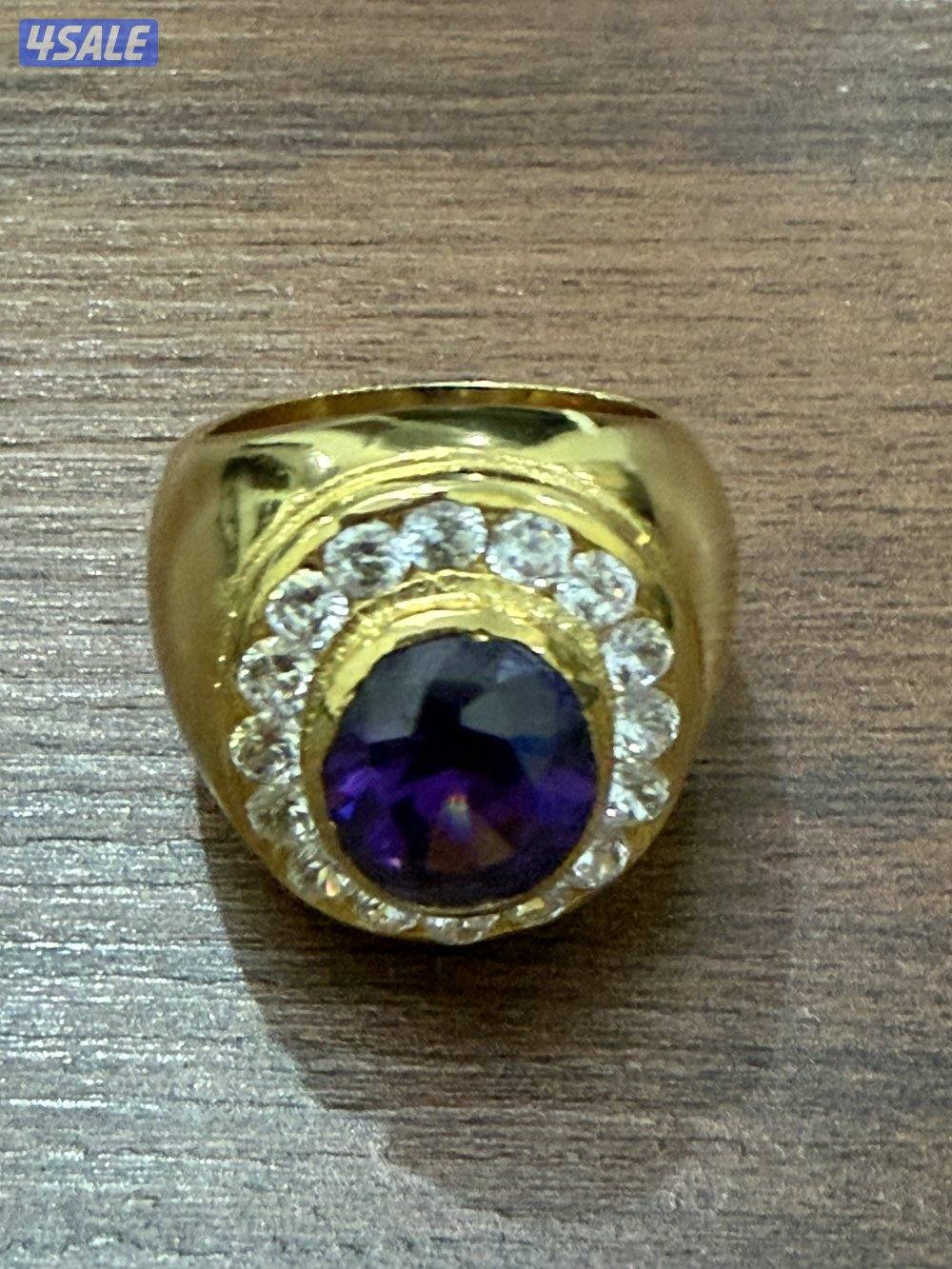 للبيع عدد 50 خاتم لون ذهبي وزنه 17 غرام مع حجر باللوان9