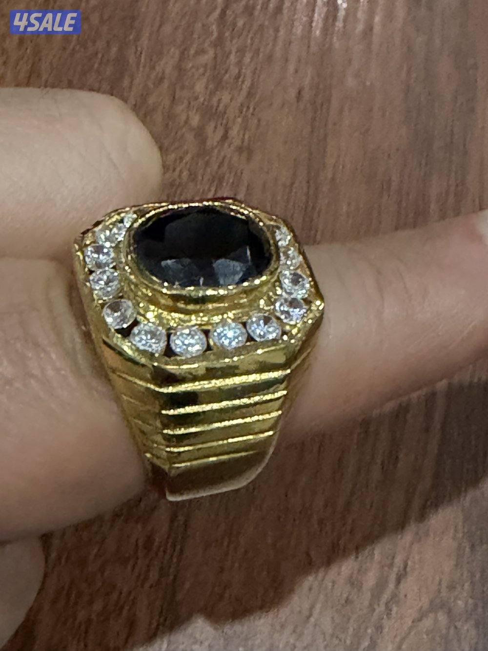 للبيع عدد 50 خاتم لون ذهبي وزنه 17 غرام مع حجر باللوان10