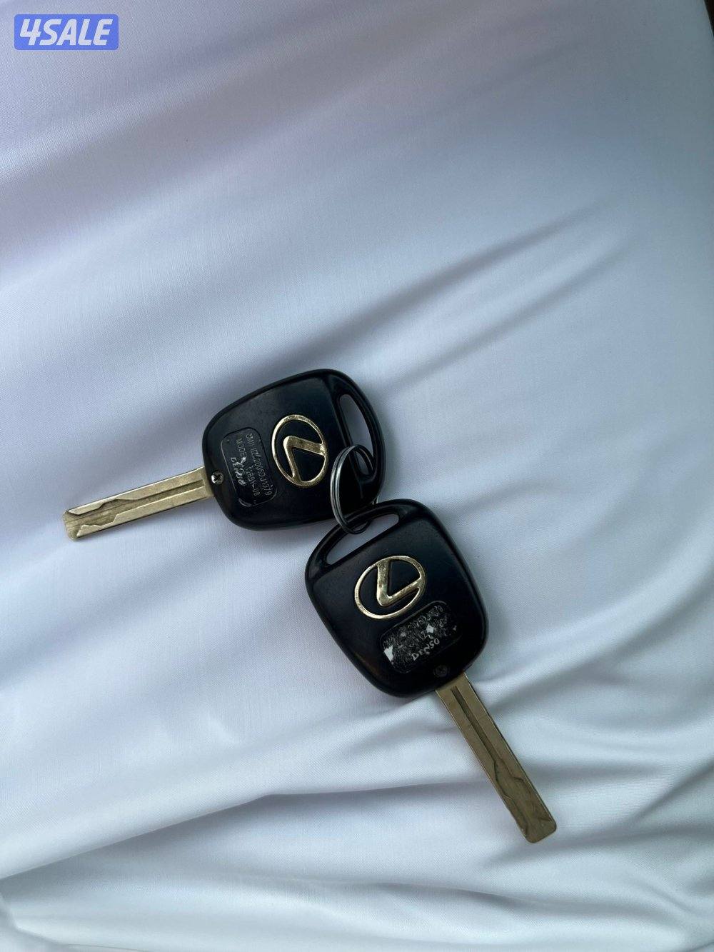 جيب لكزس الساير داخلية اصلية2006 شرط الفحص قير مكينة شاصي جيد ماشي 41110