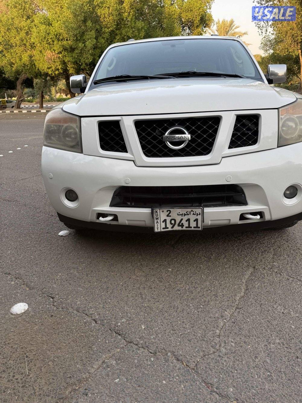 Nissan armada0