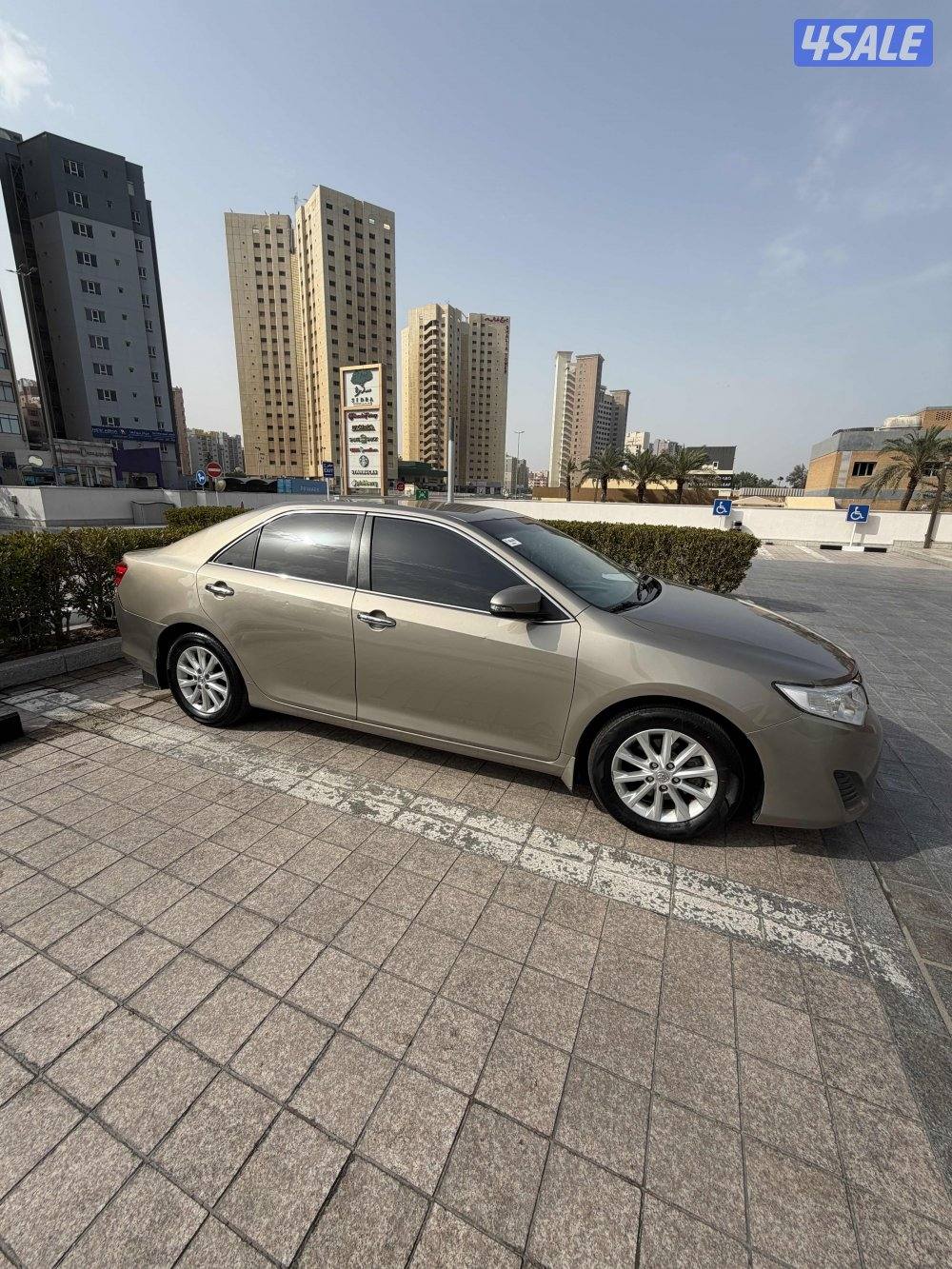 للبيع كامري ٢٠١٥ ذهبي2
