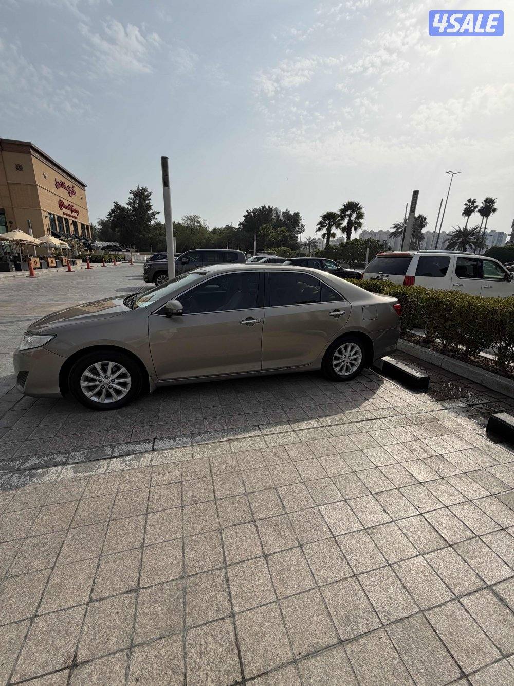 للبيع كامري ٢٠١٥ ذهبي4