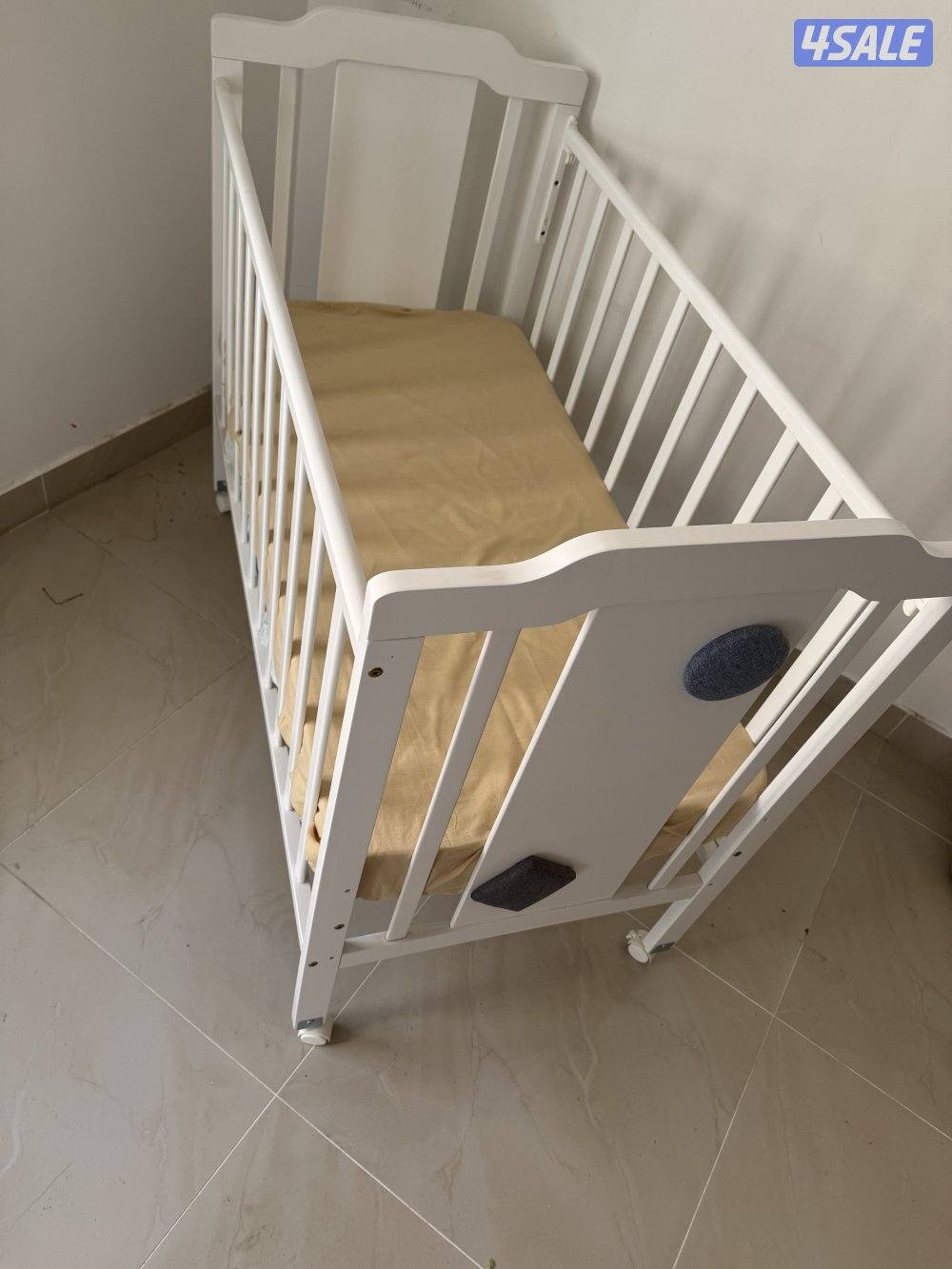 غرفة نوم زوجية تفصال الغرفه نظيفه حيل شبه جديده وسرير طفل جديد3