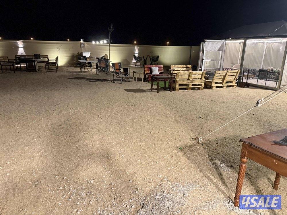 مخيم مكانه هادي ومرتب مقابل ستاربكس جبد1