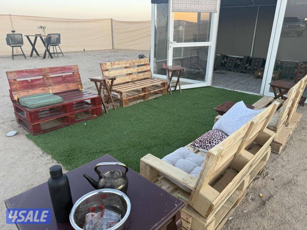 مخيم مكانه هادي ومرتب مقابل ستاربكس جبد4