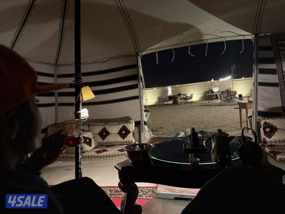 مخيم مكانه هادي ومرتب مقابل ستاربكس جبد8