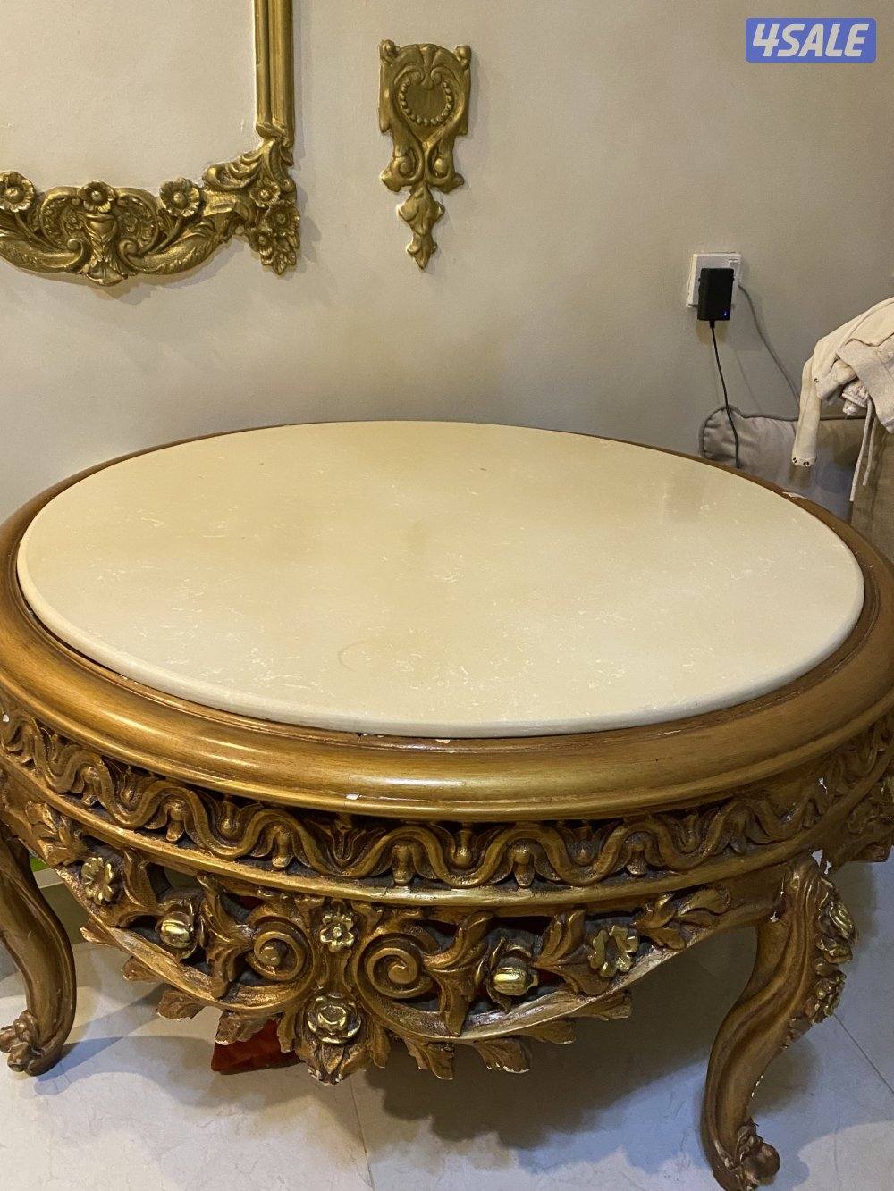 طاولة فخمة للبيع والاستلام من المنزل0