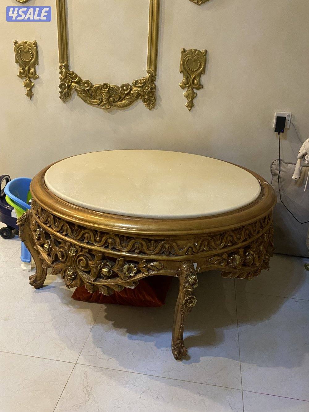 طاولة فخمة للبيع والاستلام من المنزل1