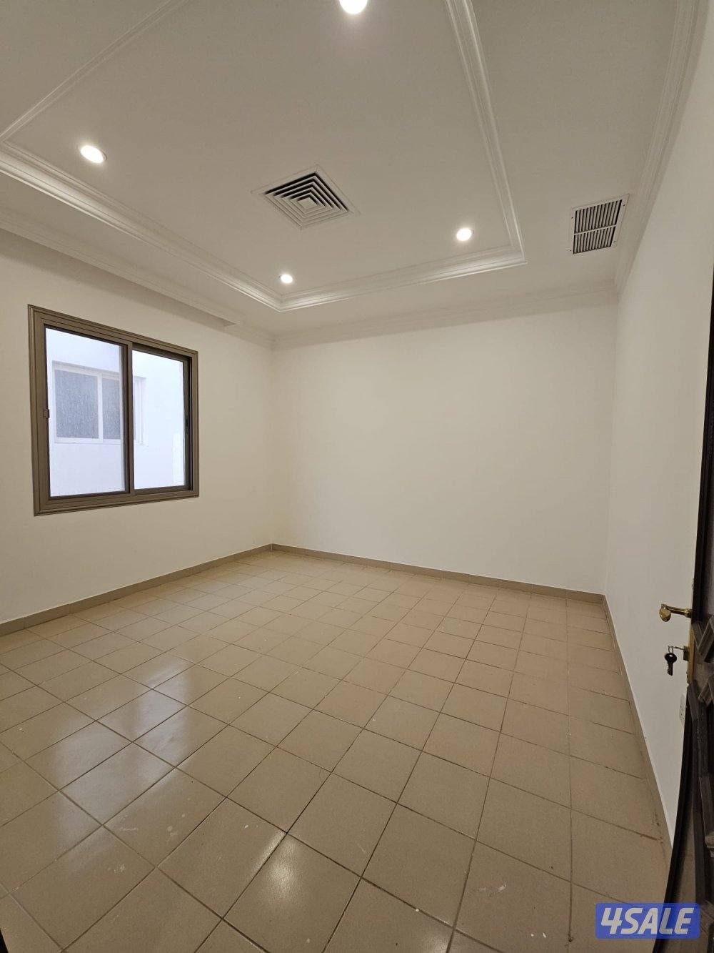 للايجار شقة روعة مساحه كبيرة بالنزهة ق٢3