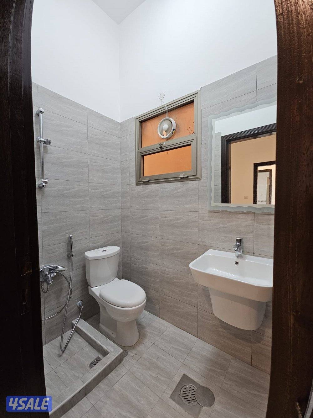 للايجار شقة روعة مساحه كبيرة بالنزهة ق٢4