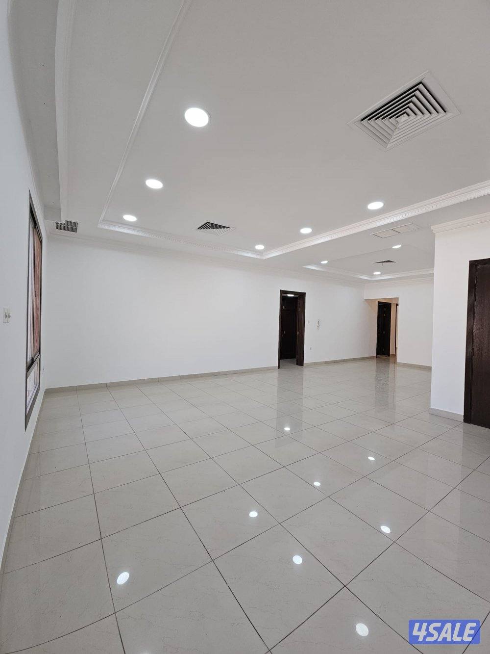 للايجار شقة روعة مساحه كبيرة بالنزهة ق٢11