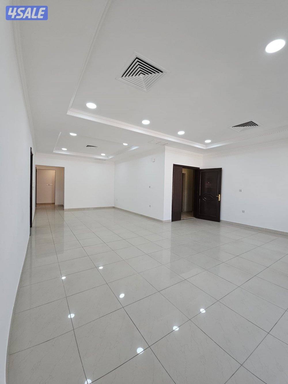 للايجار شقة روعة مساحه كبيرة بالنزهة ق٢12