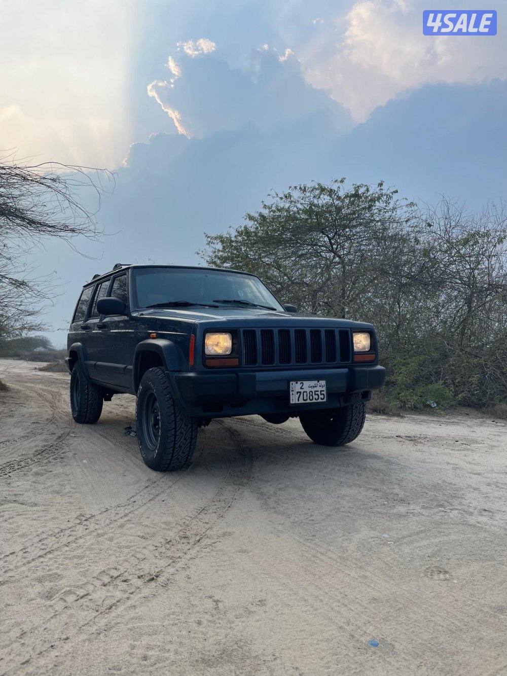 جيب شروكي 2001 الى يدور النظيف بيعه سريعة كلاسك0