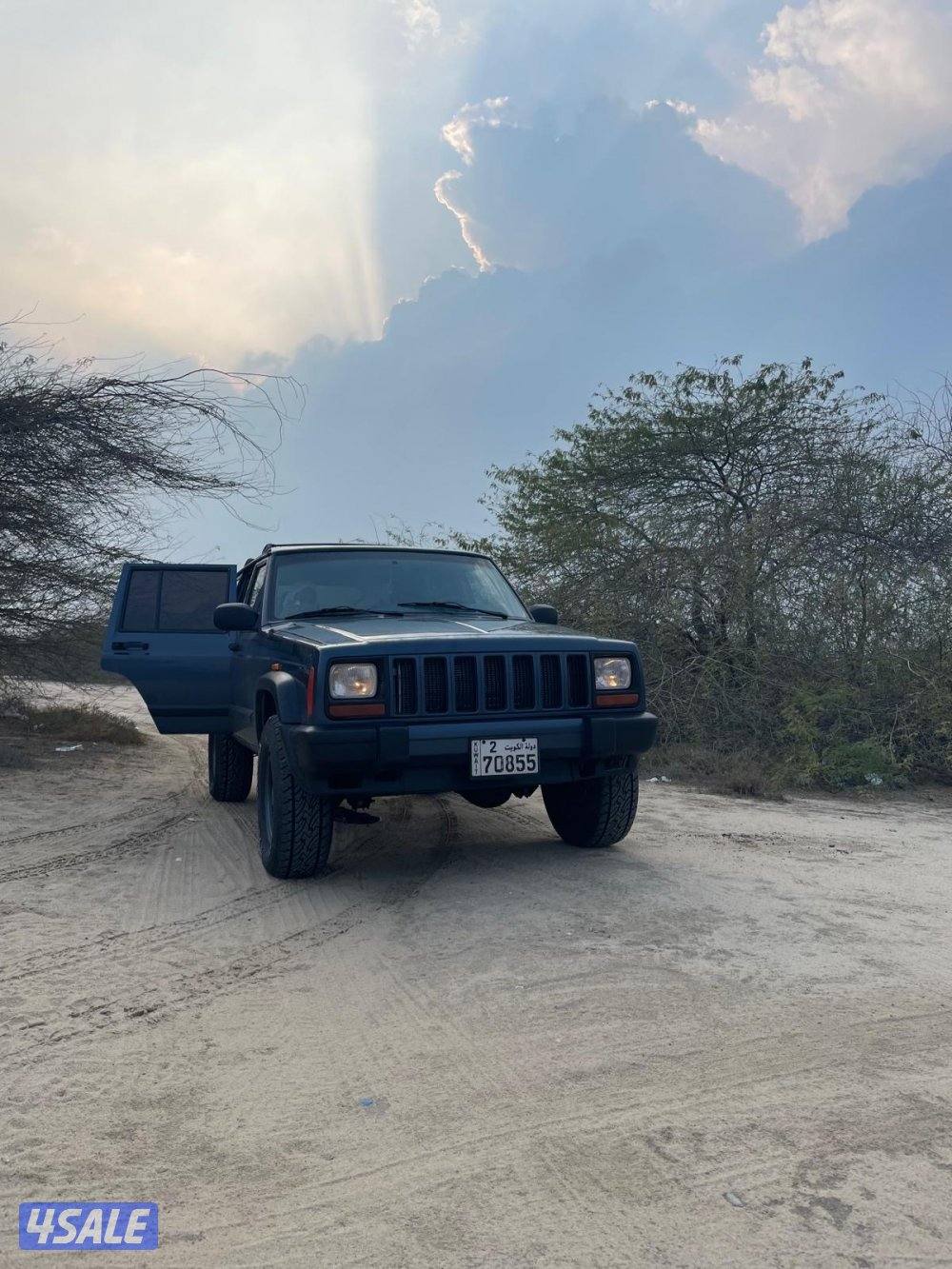 جيب شروكي 2001 الى يدور النظيف بيعه سريعة كلاسك5