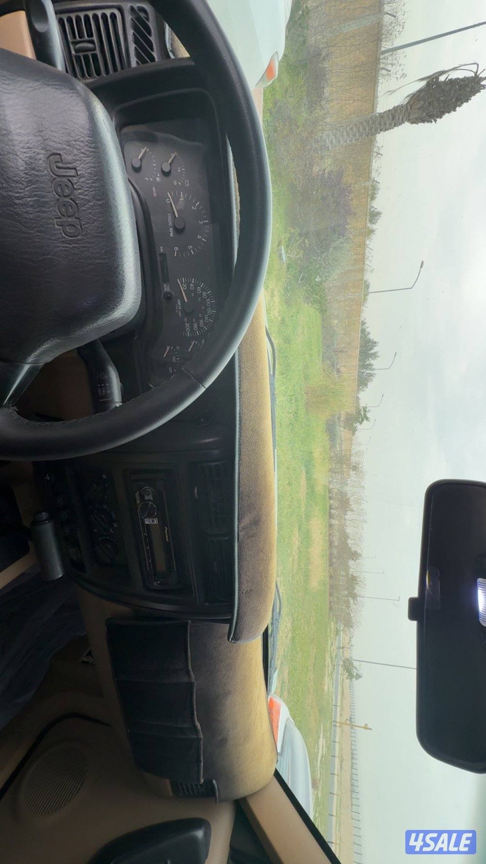 جيب شروكي 2001 الى يدور النظيف بيعه سريعة كلاسك8