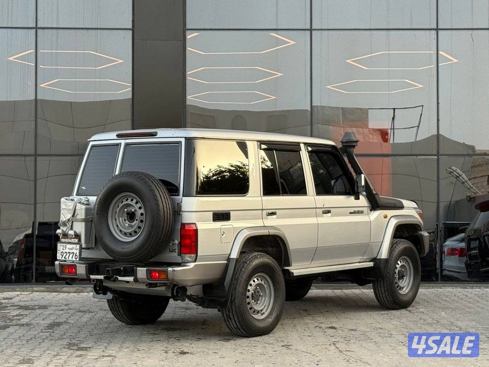 LAND CRUISER LX 4WD V6 _2021 صبغ الوكالة3