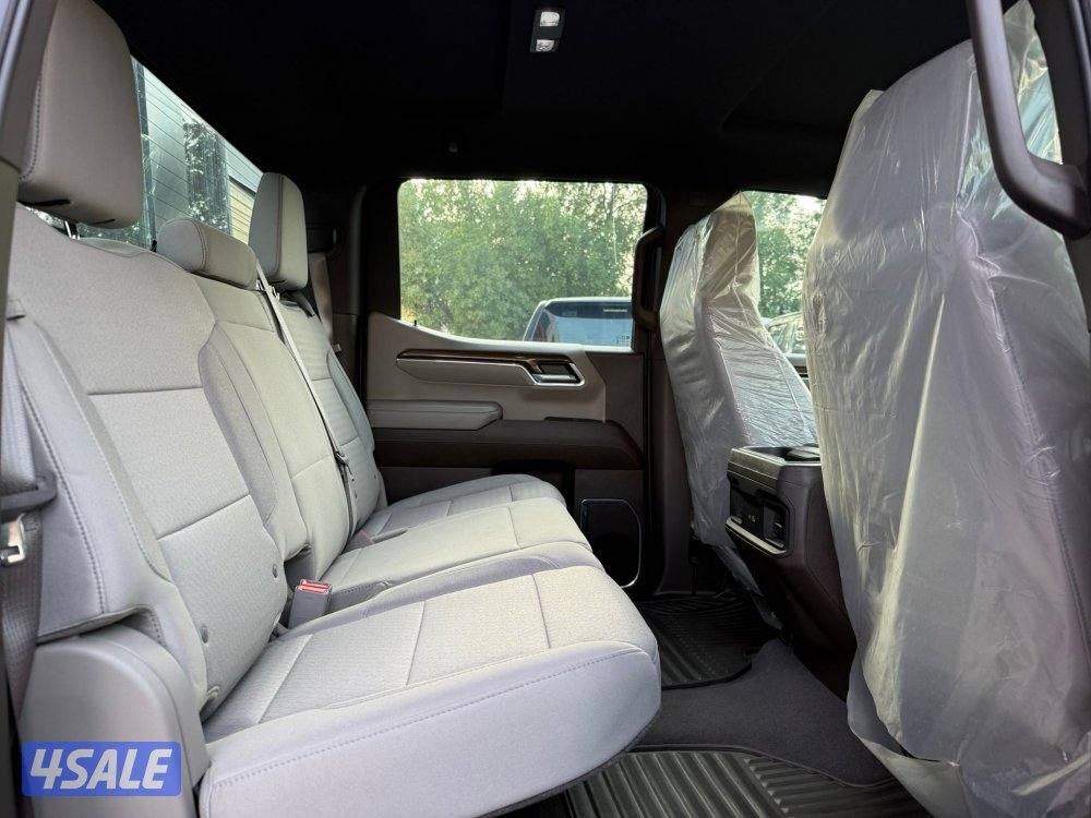 SILVERADO RST 4*4 _2024 عداد 7 الاف فقط9