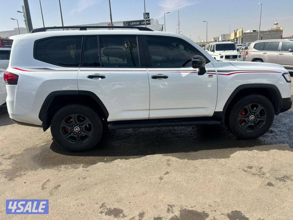 لاند كروزر GR .SPORT   twin turbo .V6 موديل 2022 ماشى 121.000 k.m3