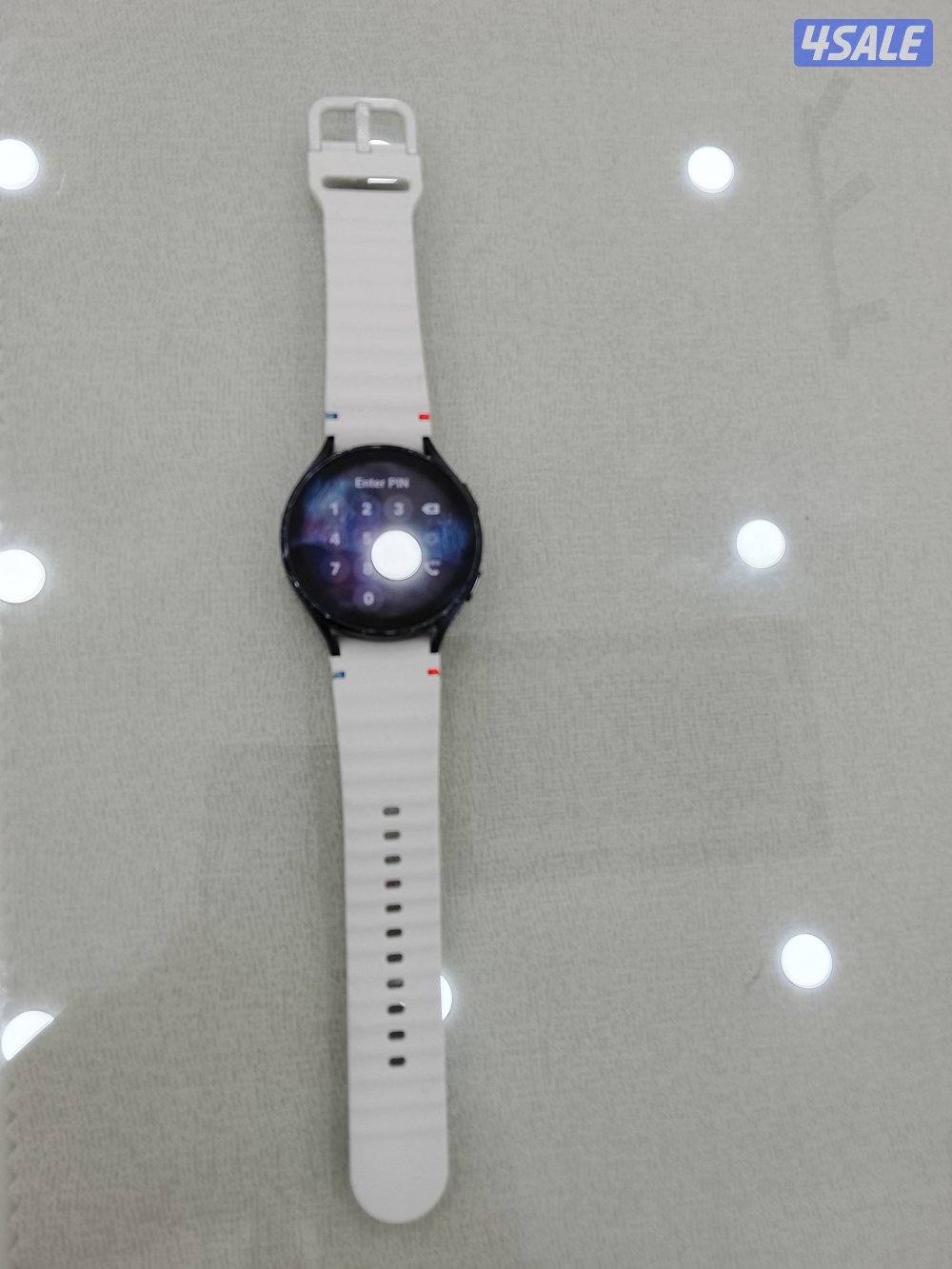 galaxy watch 5 with a box0
