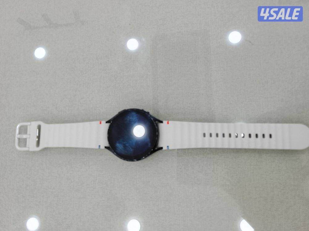 galaxy watch 5 with a box1