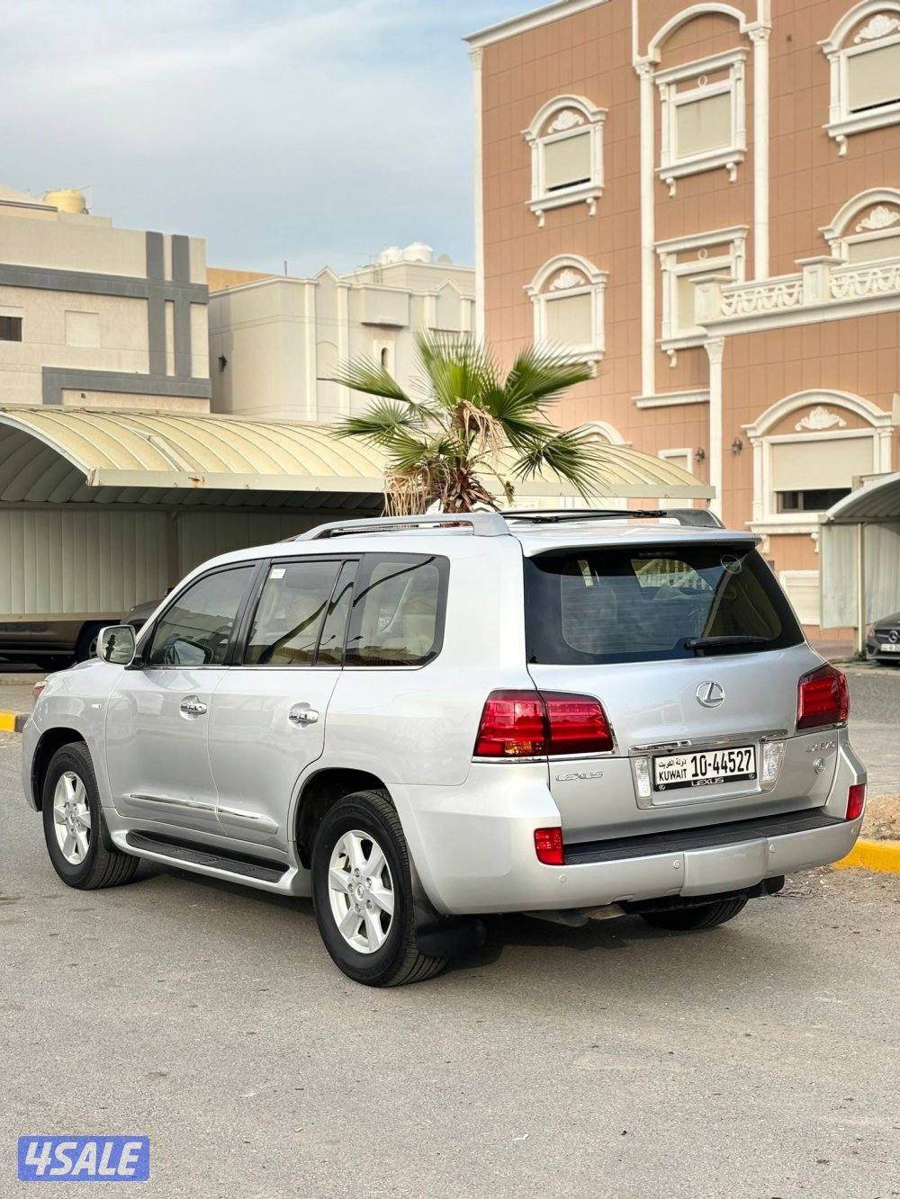 جيب لكزس بحالة الوكاله1