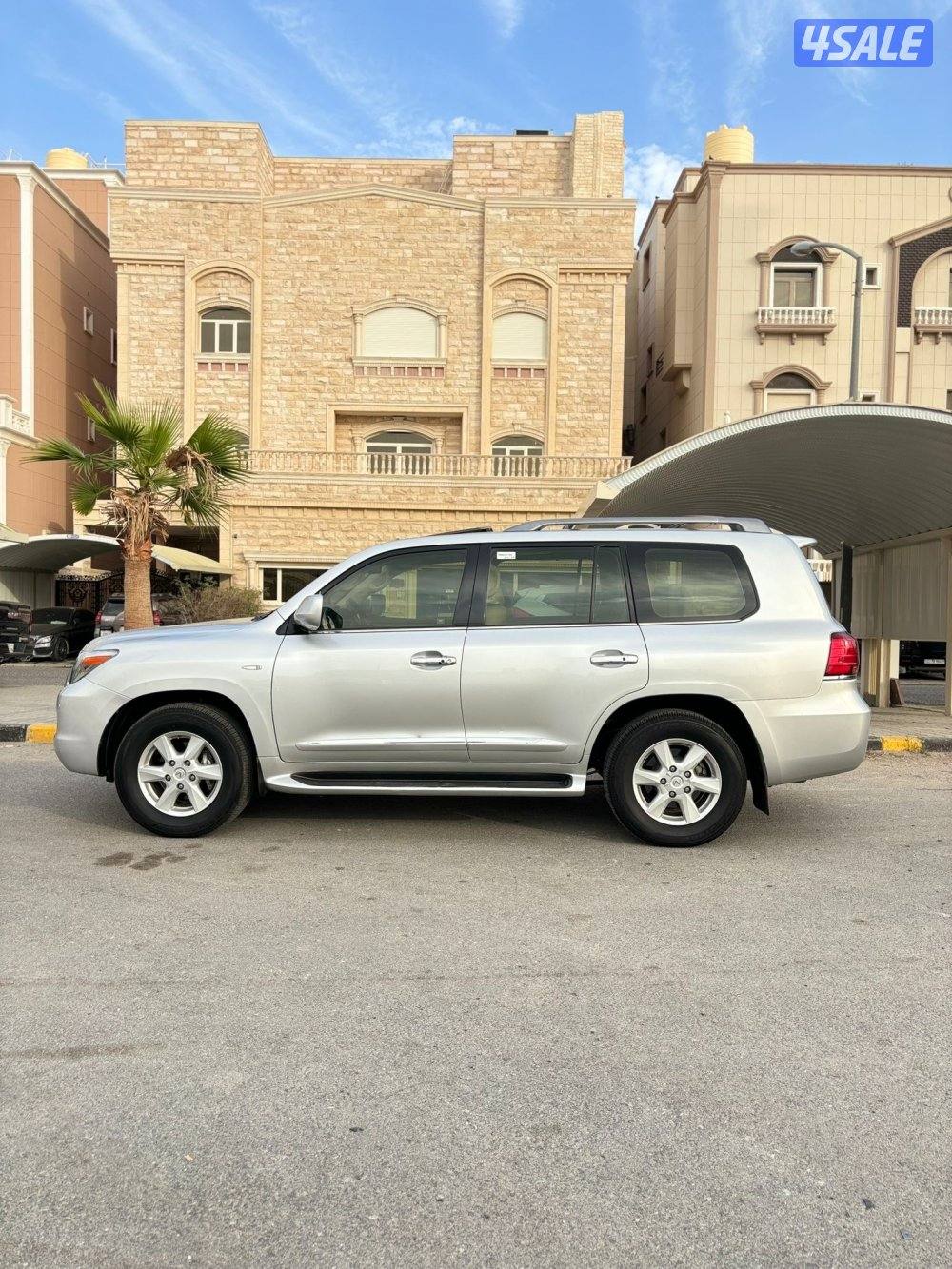 جيب لكزس بحالة الوكاله3