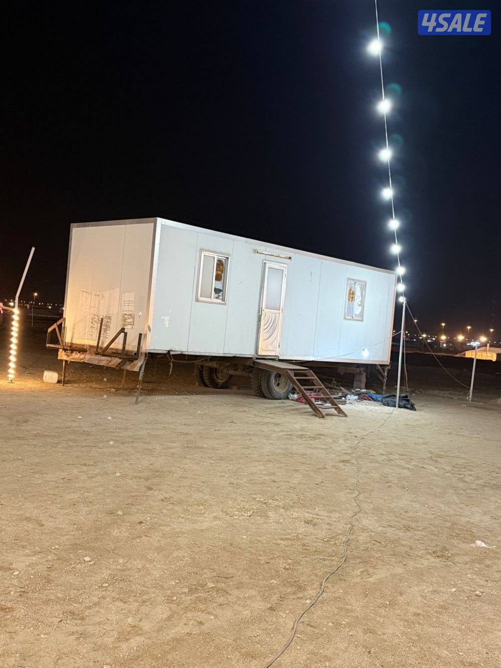 للبيع شاليه متحرك قلص طول 8/4 يتكون من غرفتين وحمام ومطبخ بيعه سريعه0