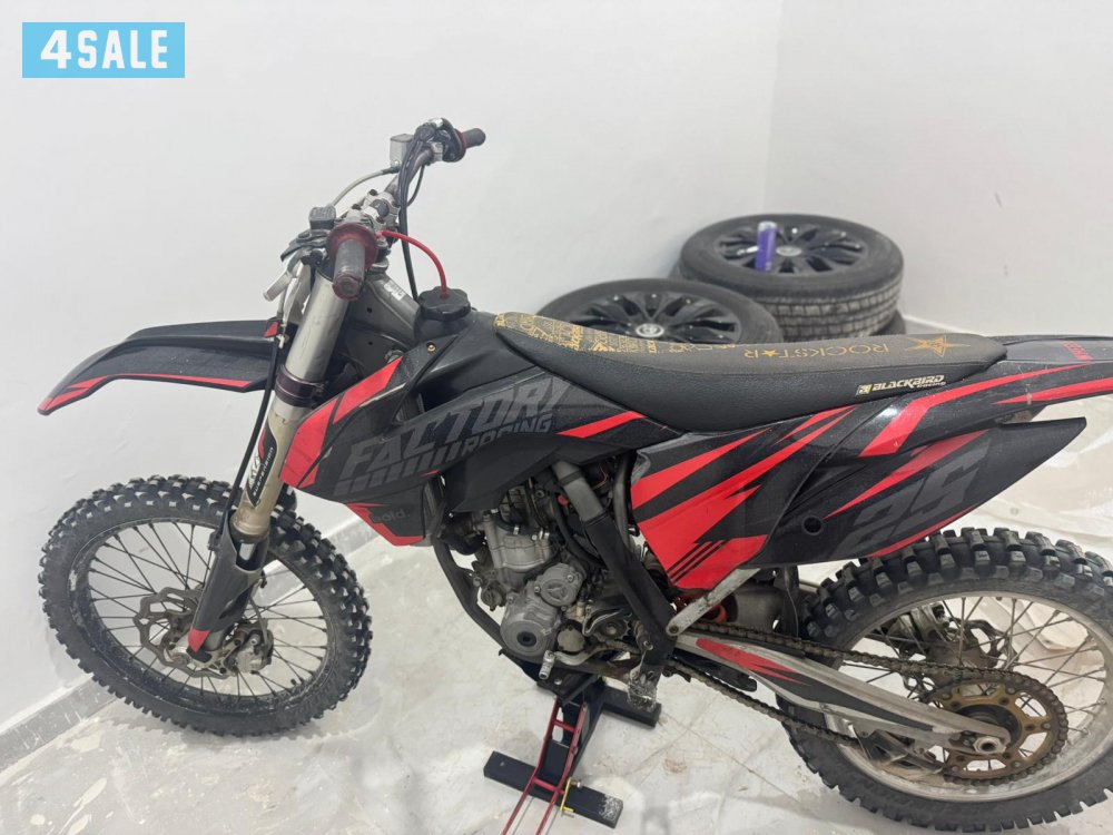 للبيع سيكل KTM 250 موديل 2013 عليه كت طلبيه من برا وستاند واقزوز Yoshimar نظيف جداً السعر 950   للتواصل :  977776370