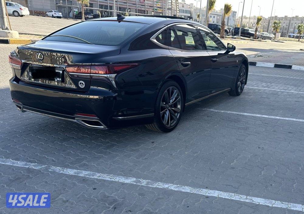 لكسز LS500 سبورت مديل 2018 ماشي 106 سيرفس منتظم شرط الفحص(صبغ الوكاله)3