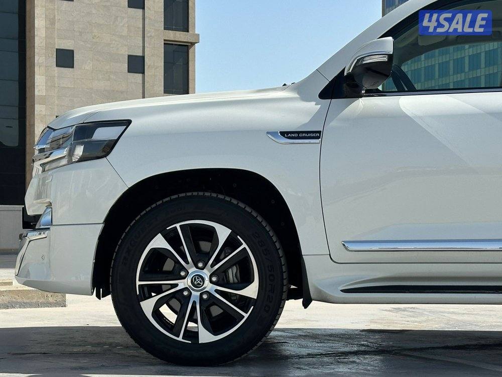 لاندكروزرGXR V6 GARN TOURING موديل2021 عداد146الف سيرفس منتظم4