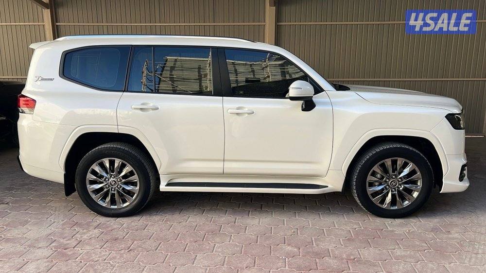 لاند كروز 2022 ايرو S تون تيربو بحاله الوكاله عداد 99 الف2