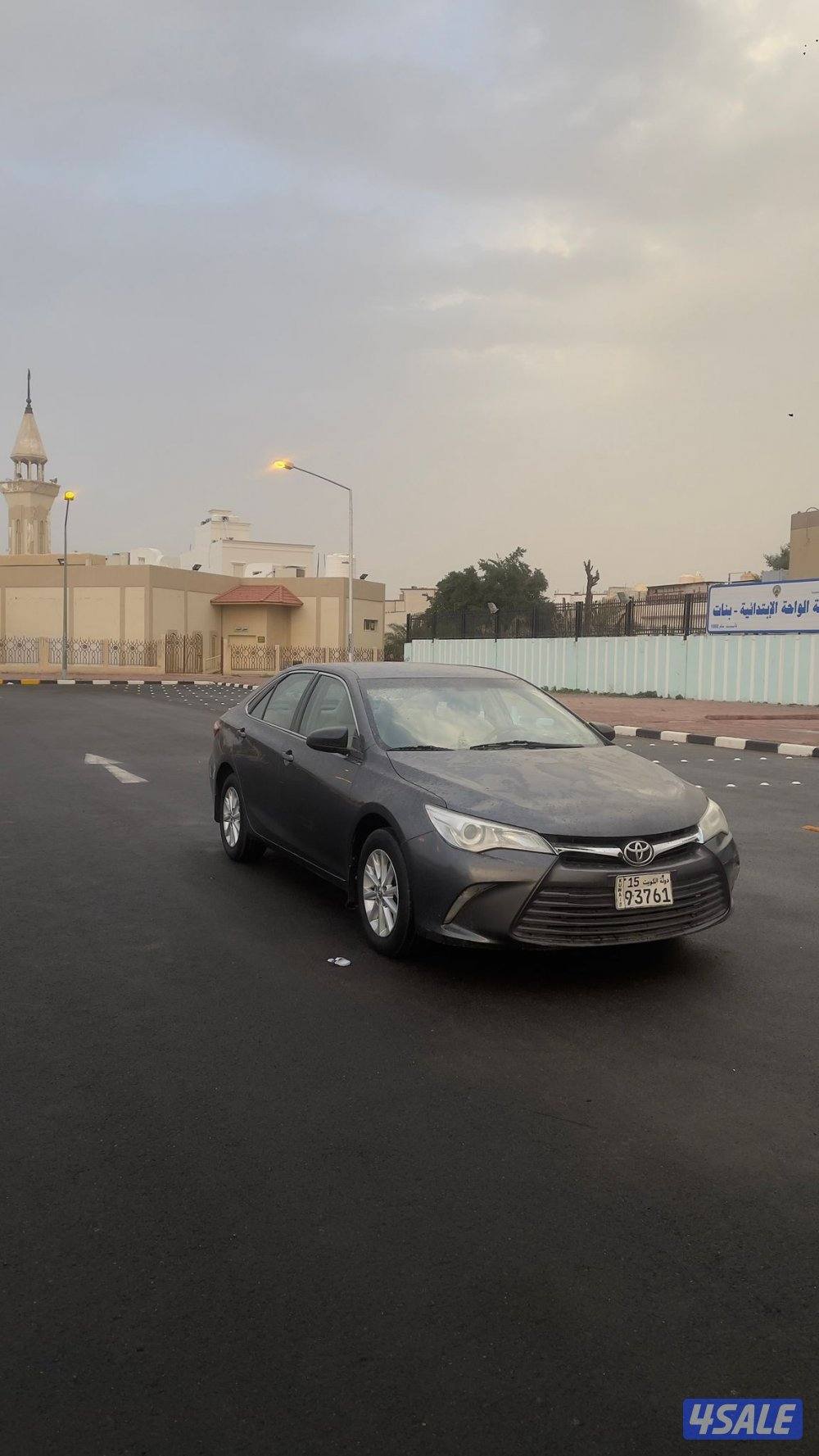 كامري   2017 صبغ الوكاله عدا قطعه. ماشي  200 الف شرط الفحص2