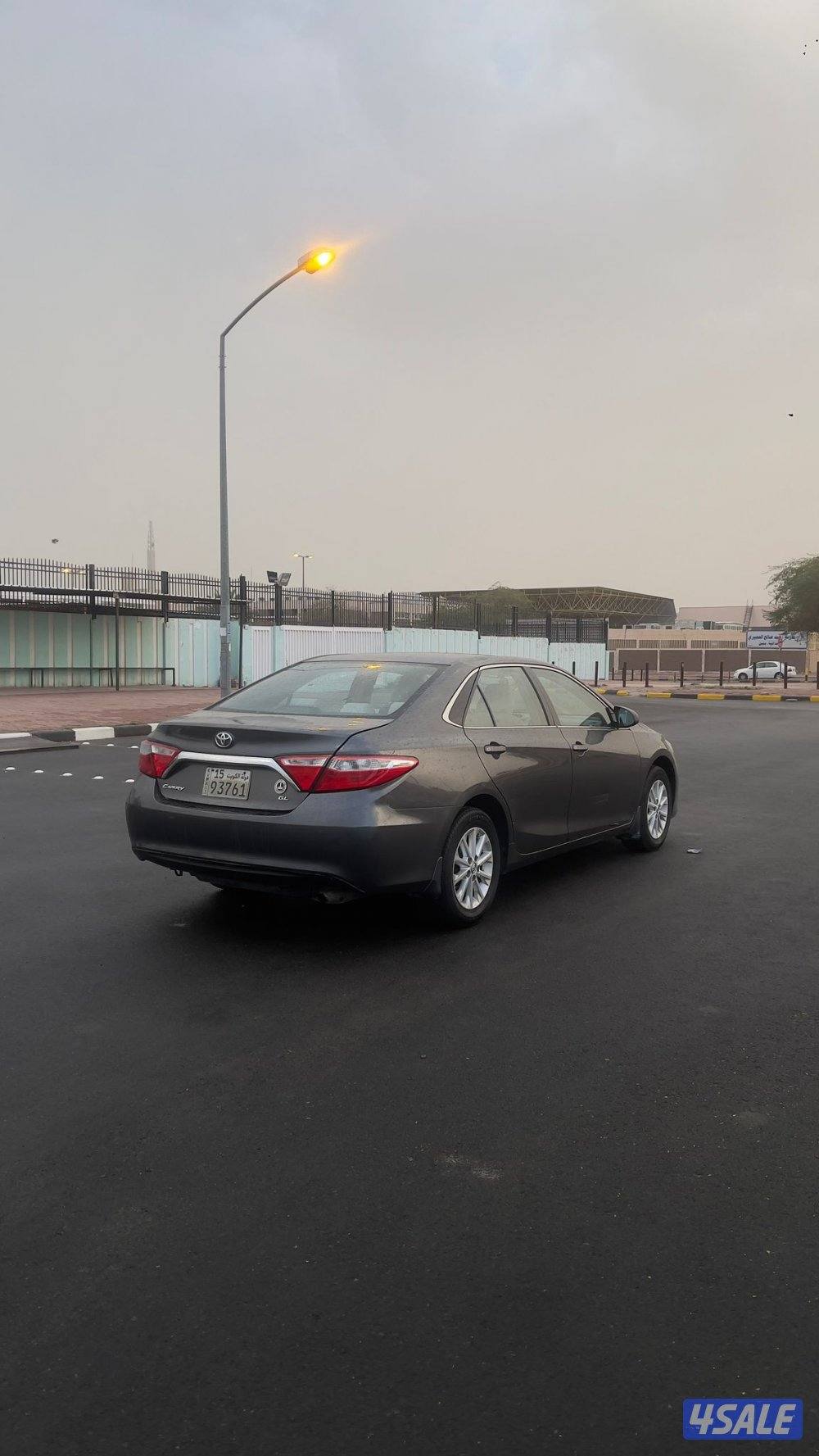 كامري   2017 صبغ الوكاله عدا قطعه. ماشي  200 الف شرط الفحص5