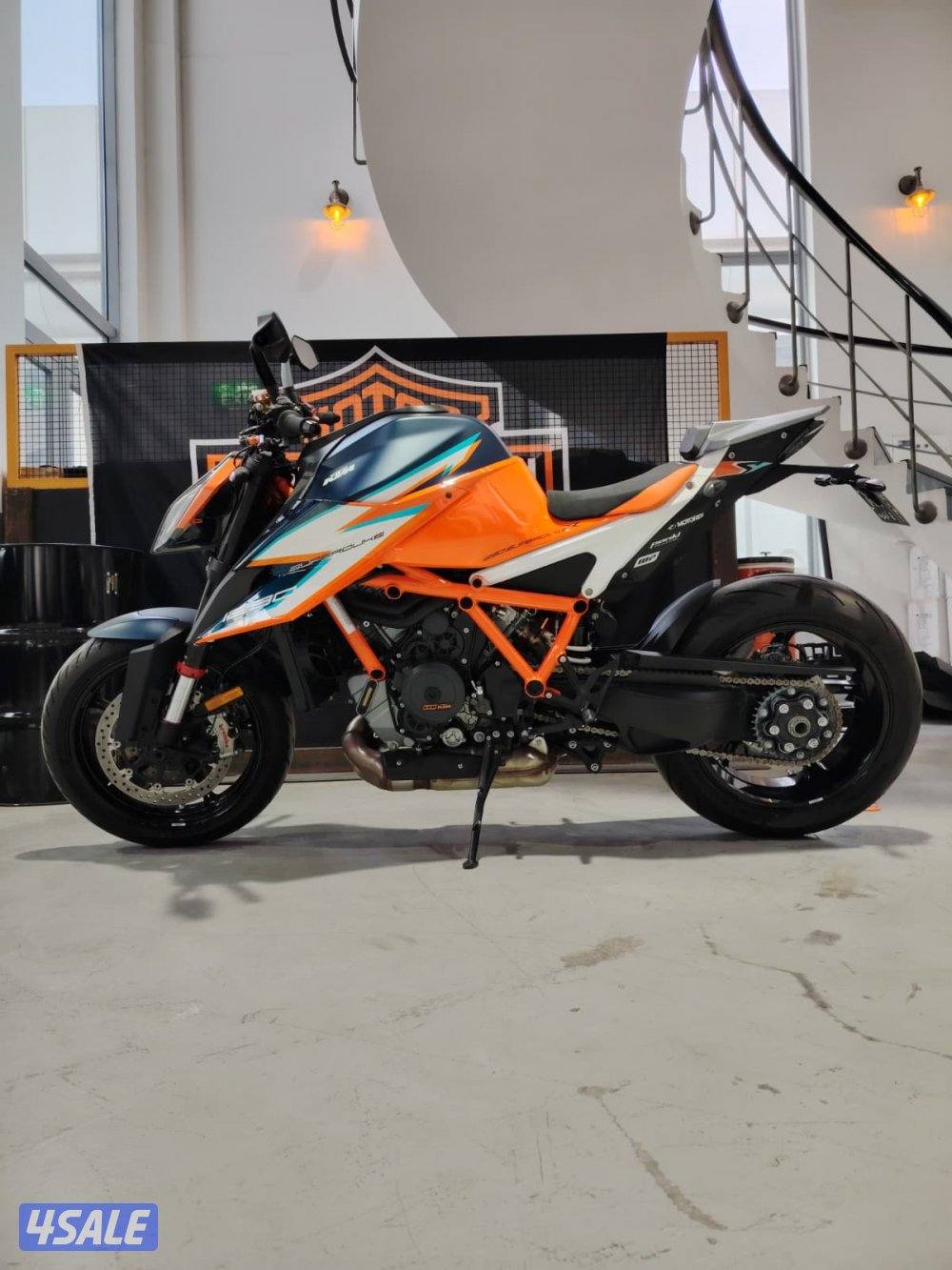 2021 KTM0