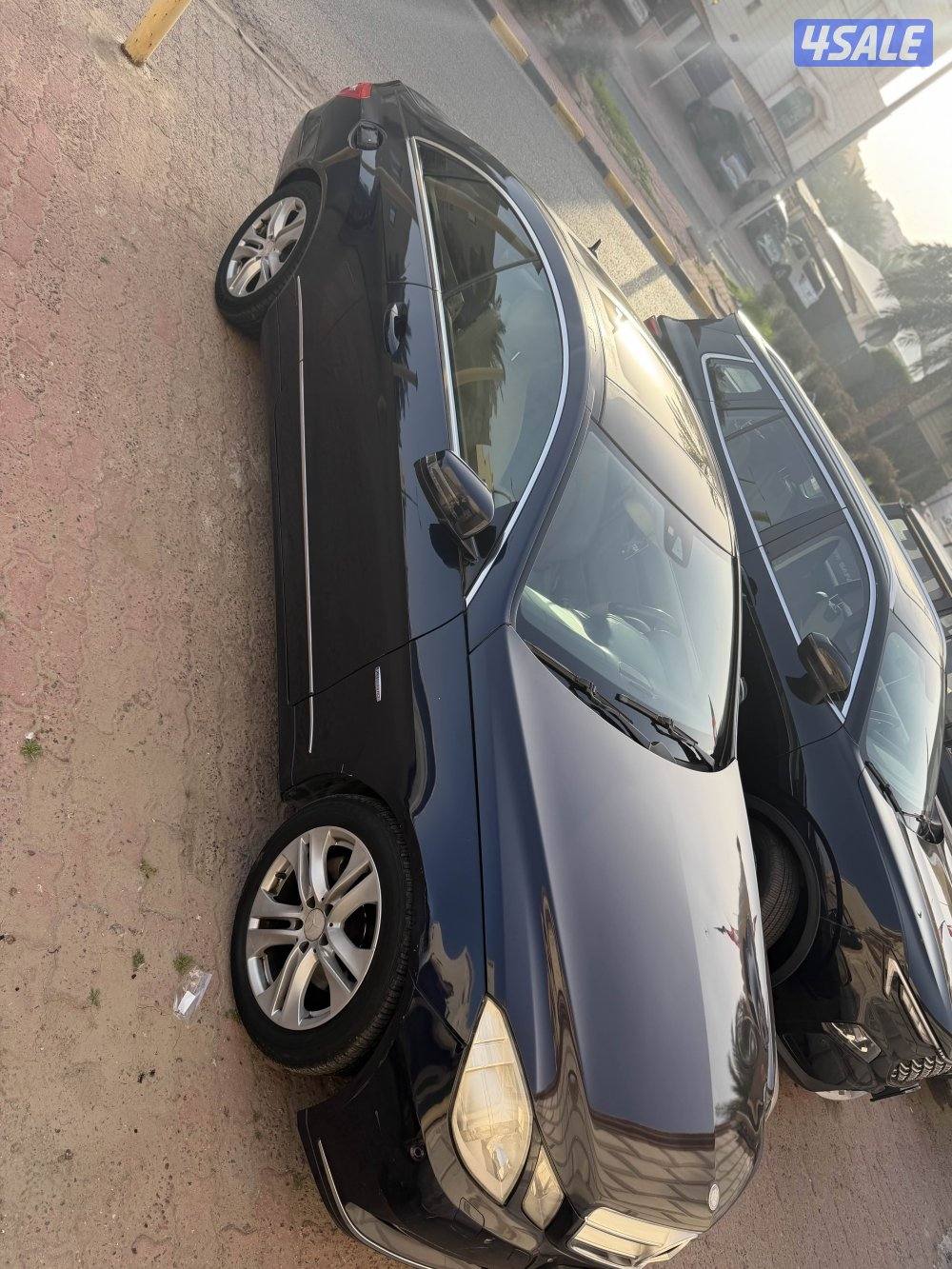 للبيع E200 ماشي 1551