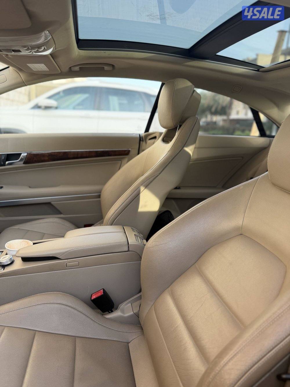 للبيع E200 ماشي 1552