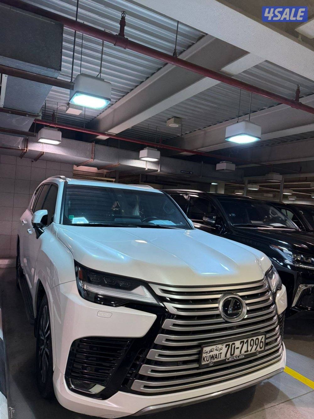 لكزس LX600 2023 الدرجة الثانية0