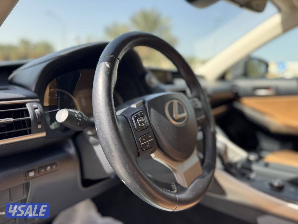 للبيع : لكزس IS 300 : موديل 20199