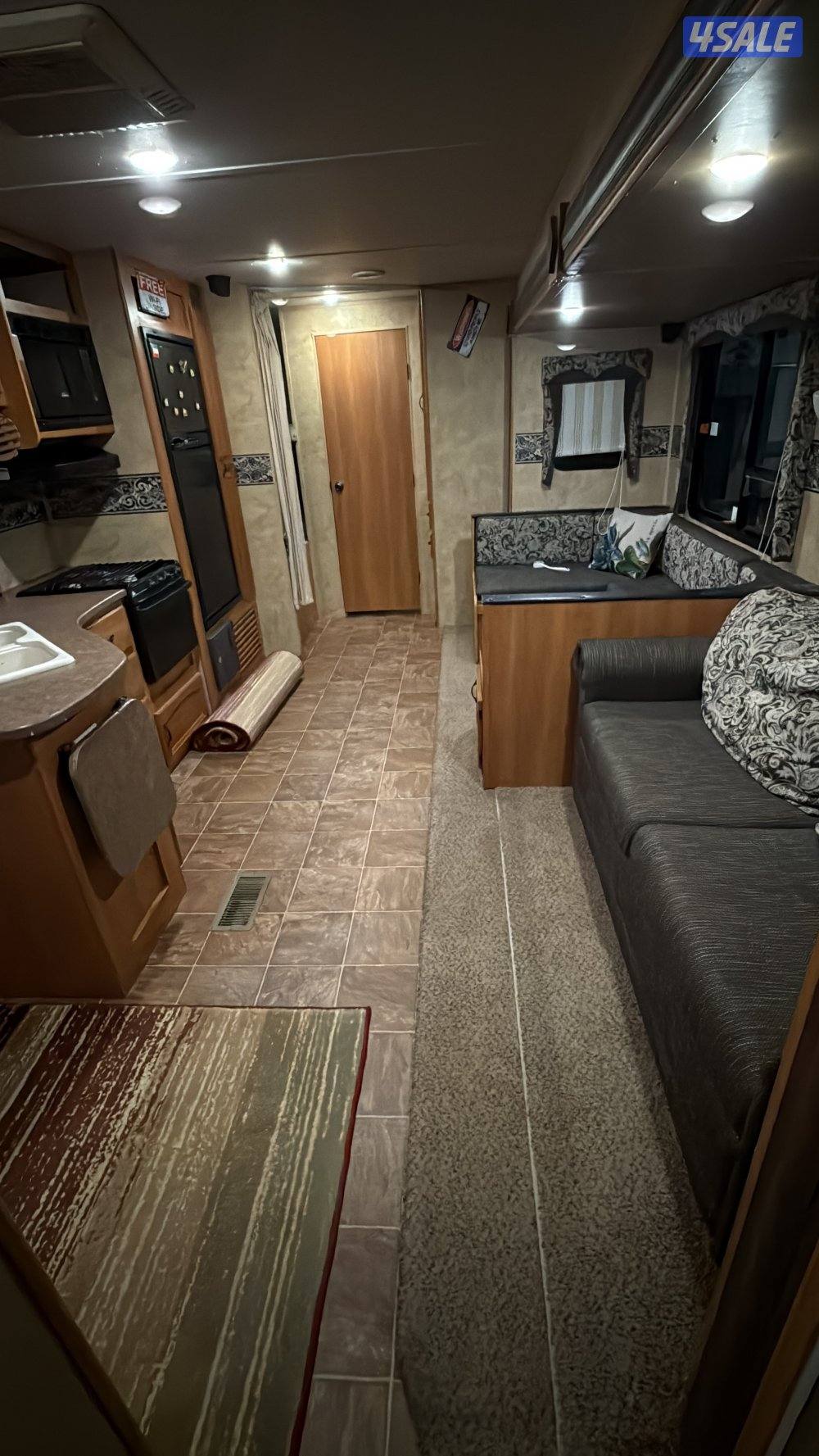 للبيع كرفان قلص أمريكي0