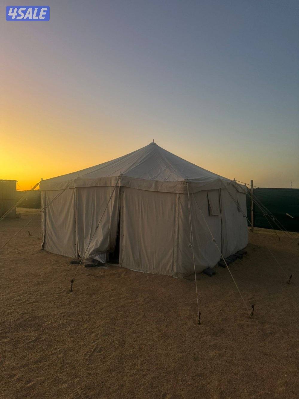 2 خيمة 4*4 للبيع بحالة جديدة استعمال شهر واحدة بعمود والتانية بدون1