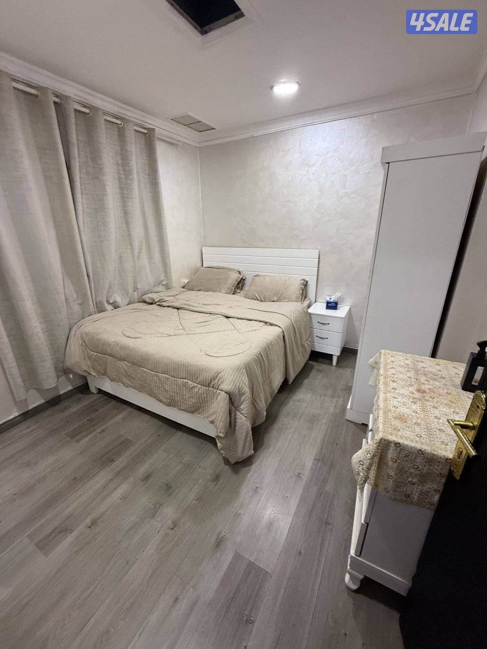 يوجد لدينا شقه خلو الايجار غرفه وصاله ومطبخ وحمام تشطيب سوبر لوكس نفس4