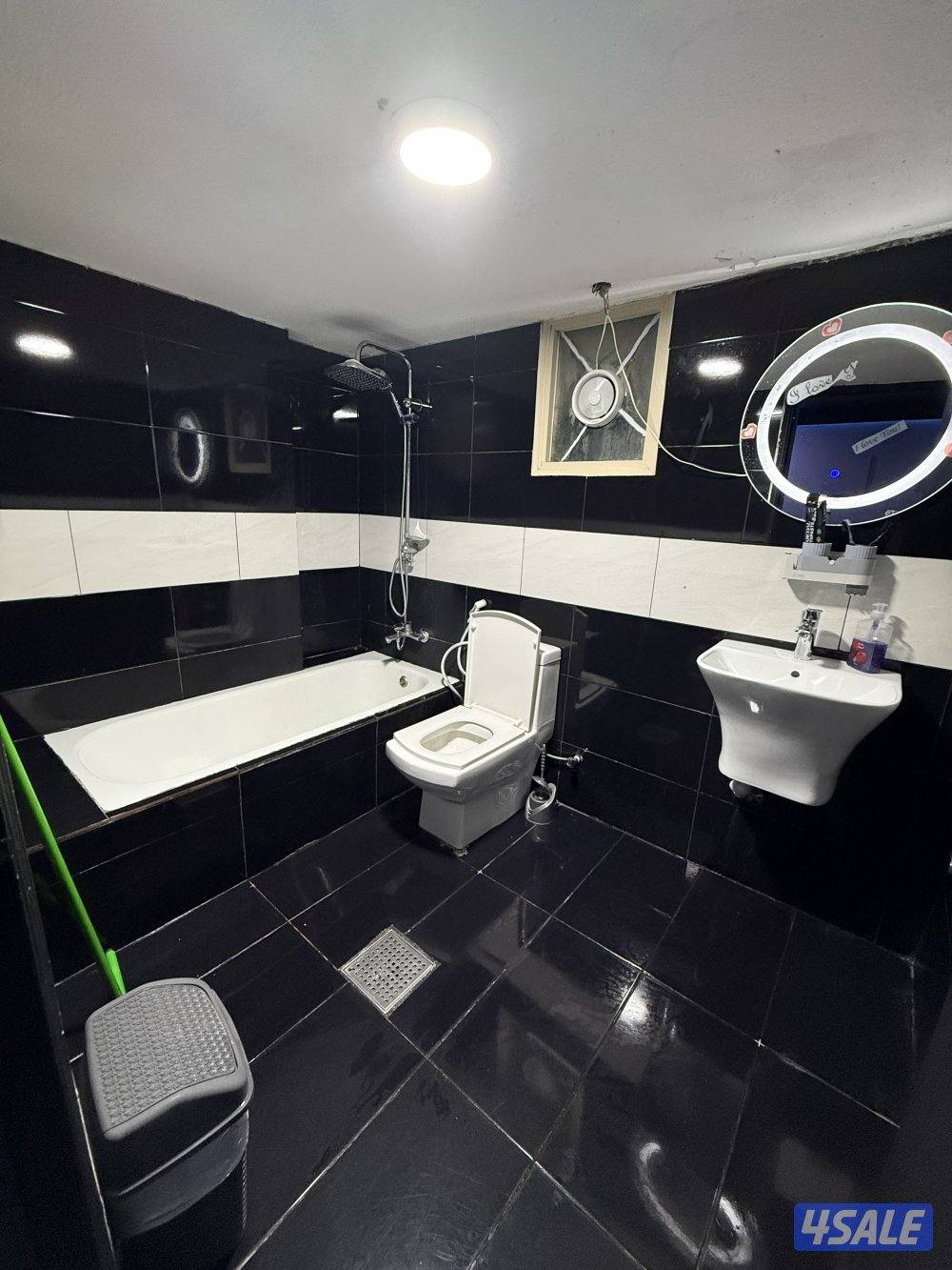 يوجد لدينا شقه خلو الايجار غرفه وصاله ومطبخ وحمام تشطيب سوبر لوكس نفس8