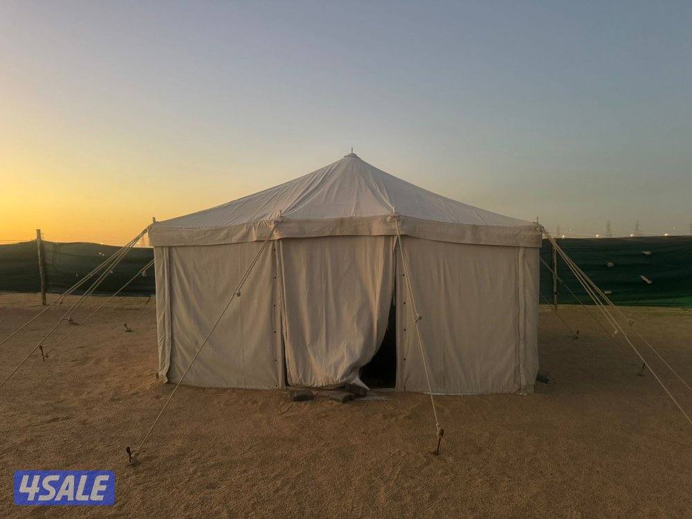 2 خيمة 4*4 للبيع بحالة جديدة استعمال شهر واحدة بعمود والتانية بدون2